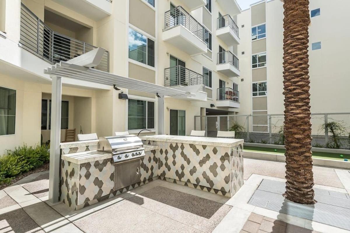 Paradise Cozysuites Under The Palms With Jacuzzi 18 Phoenix Exterior photo